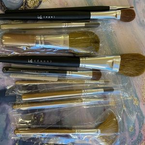 New Bare Escentuals makeup brush lot. All new